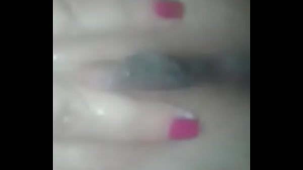 Solita y caliente esperandouna pija que mellene de leche