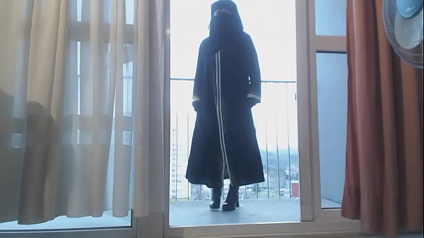 veiled muslima big boobs 