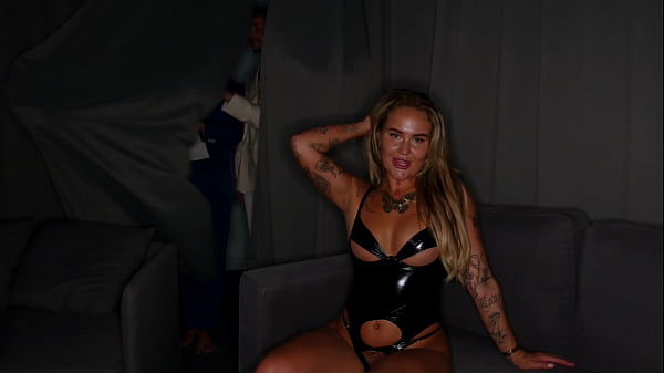 Nonton Triple Penetration! Submissive Blonde Gets Destroyed By Four Cocks In Hardcore Gangbang - Ali Rose thumbnail