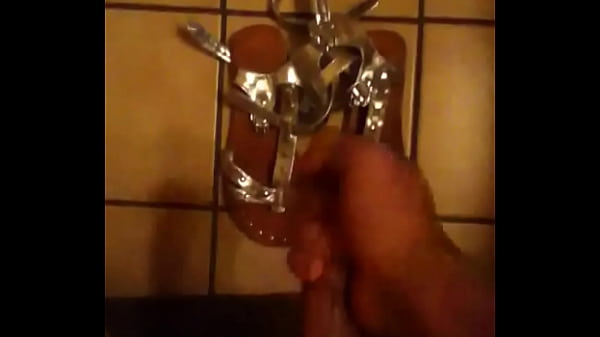 Play MP4 - Me jerking off and cumming on my step sisters sandals