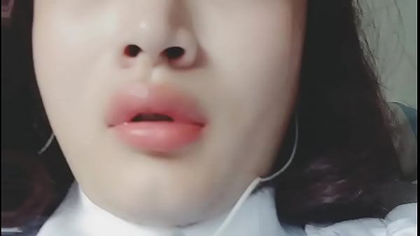 伪娘床帘中销魂自慰 