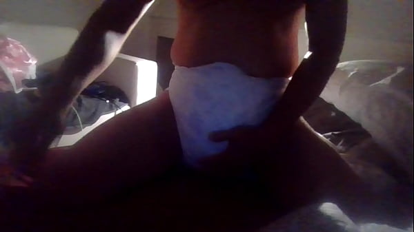 Diaperlover Geniet Van Zijn Luier En Speeltje thumbnail