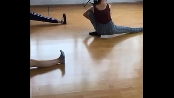 Bailarinasestirando les grabo el_culo