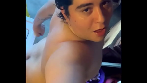 Play MP4 - DaisyBenz loves being a duck toy