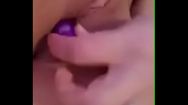 Play MP4 - Emy Angel se masturbe