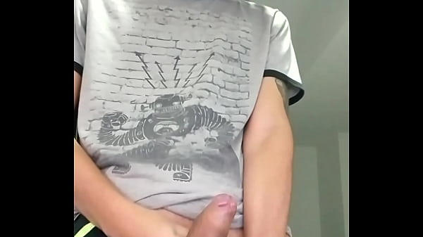 Una paja mientras fantaseo con que ella me vea venirme