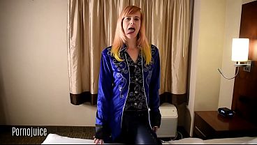 Nonton Long Tongued Steampunk Victorian Kesha Sucks Black Cock thumbnail