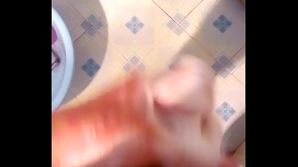 Tắm cho chim sạch sẽ thơm tho 