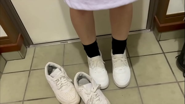 Play MP4 - デートから帰ってきたらすぐさま玄関でフェラ、バックでお互いが気持ちよくなるまでSEXするカップル。