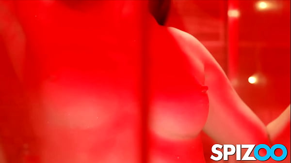 Redhead hottie audrey reid offers wet pussy to horny friend 