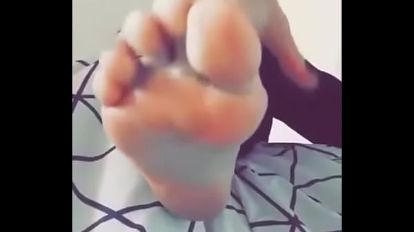 Ense&ntilde_a su lindo pie y su planta