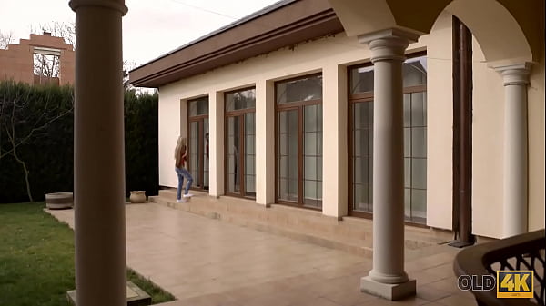 Play MP4 - OLD4K&period; Man over fifty relaxes with the Russian girl who asks for help