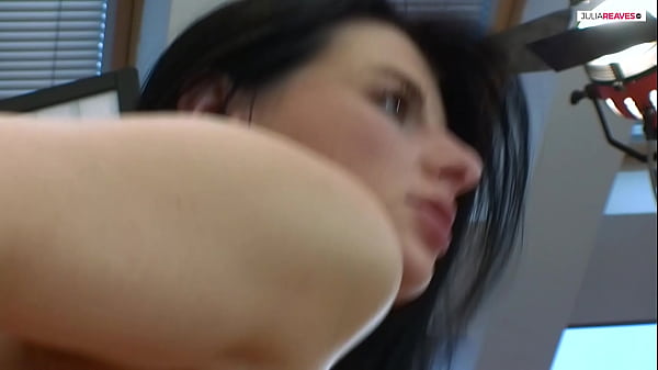 Ex-pornstar_is now_making amateur sex videos