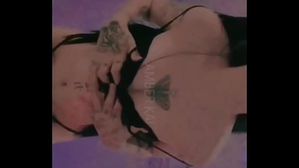 Tem videozinho novo j&aacute; dispon&iacute;vel hein #goth #daddysgirl 