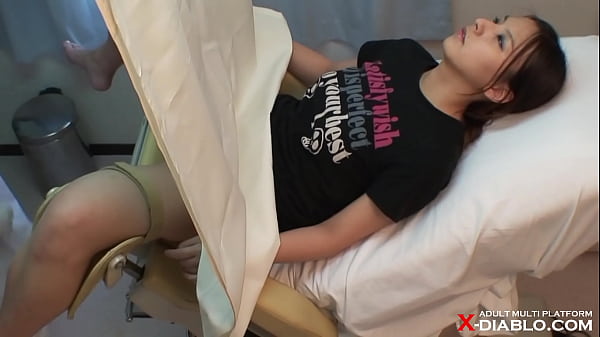 Play MP4 - 長身で巨乳な26歳OLクミさん　ワイセツ婦人科医の過剰診察記録