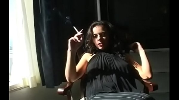 Nonton Sweetheart Smoking While Playing thumbnail