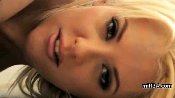 Amateur milf hottie getting a hard dong 