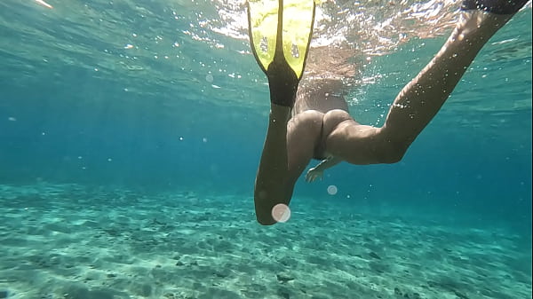4k Totally Naked At Public Beach thumbnail