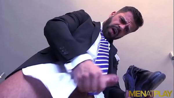 Menatplay Latino Businessman Masturbates Solo thumbnail