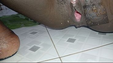 Pretty pee pussy