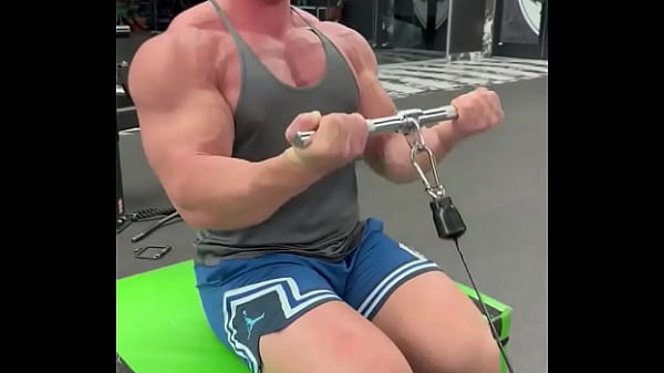 Who wanna have a workout session with me write comment subscribe my of and we will do it