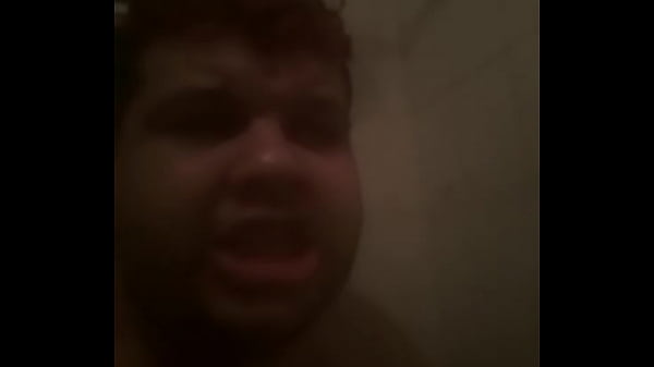 GOGOBOY DA PAULISTA CANTANDO SO SKATE SABE NO BANHO GOSTOSO UIUIYUI