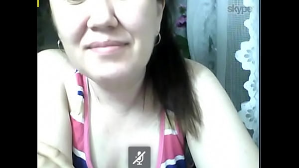 Mature shows her pussy on webcam