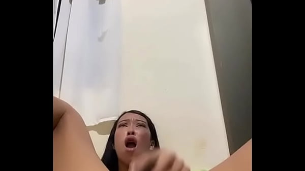 Play MP4 - Colombian teen punishes her pussy with large dildo