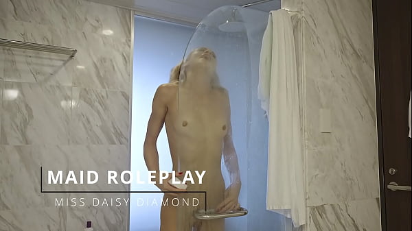 Play MP4 - Horny Maid Pussy play during work time