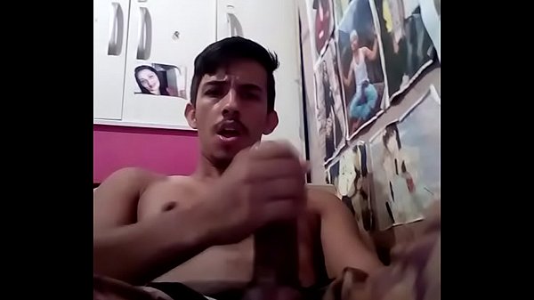 Tocando uma at&eacute; exporrar leite 