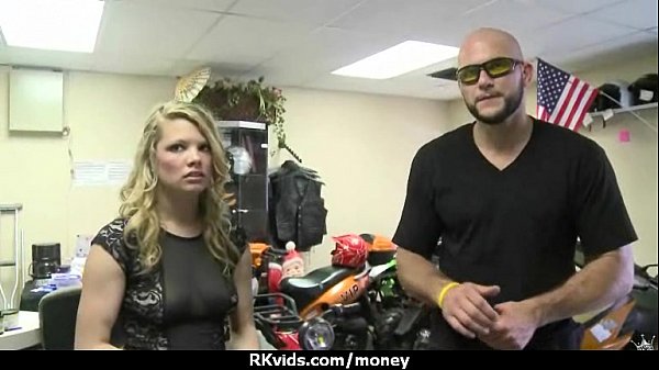 Amateur has sex for some quickcash 5