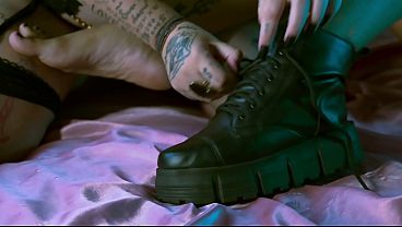 The true pleasure is to feel the touch of my feet