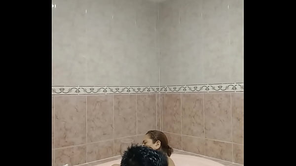 EN EL JACUZZI INFIEL CULONA COMO GIME 