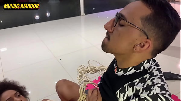 Ela pediu pra ter o cu arrombado enquanto estivesse amarrada