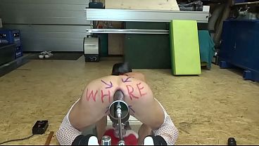 Extremeslut66 l&auml;sst sich von einer Fickmaschine richtig durchficken 