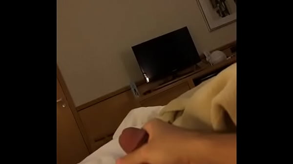 Novinho com tes&atilde_o no hotel