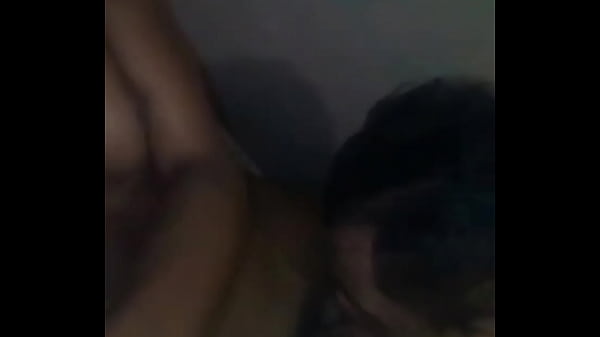 Colocando puta pra mamar