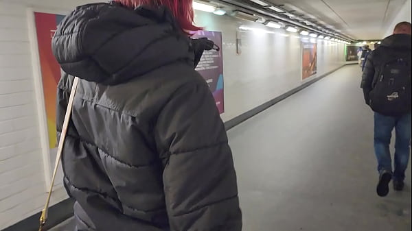 Play MP4 - je rejoin un fan qui ma proposer un plan dans une salle desaf&eacute;ct&eacute; dans le metro a paris