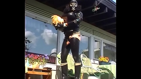 Roxina2004RubberTrannyOutdoorr150704XXL.WMV 