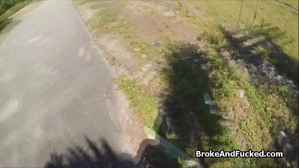 Nonton Stranded Brunette Blows Cock After Getting Saved thumbnail