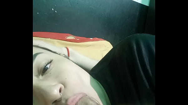 Play MP4 - LE HICE LA TAREA LE PEDI ACAMBIO UNA MAMADA