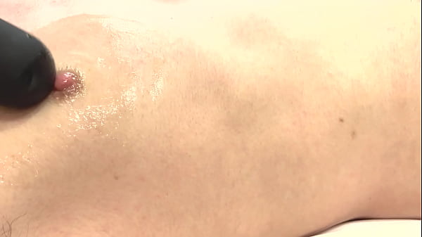 マゾな日本人男子が乳首でオナニー thumbnail