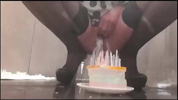 Good morning ; #pee #peepeemustgo #peegirl #peeping #peepee #peejeans #peelover #piss #pantyhoseass #pantyhose #wetting 