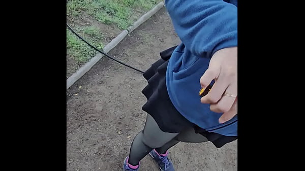 Invito A Una Chica En La Calle A Mi Casa Y Disfruta Limpiarme La Verga Con Su Boca thumbnail