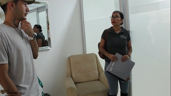 Para Cerrar Negocio En Compra De Un Apartamento Le Follo El Rico Co&ntilde;o A La Vendedora thumbnail