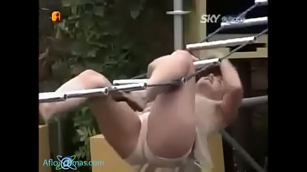 La avalos ense&ntilde;ando casi todo 