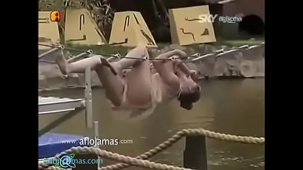 La avalos ense&ntilde;ando casi todo