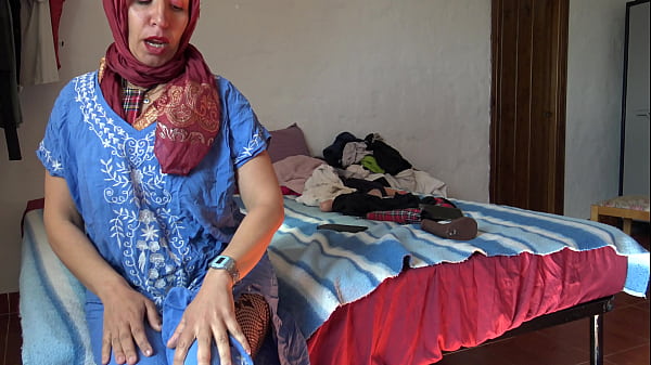 Play MP4 - Hot algerian arab slut opens her hairy pussy for big black cocks in Marseille