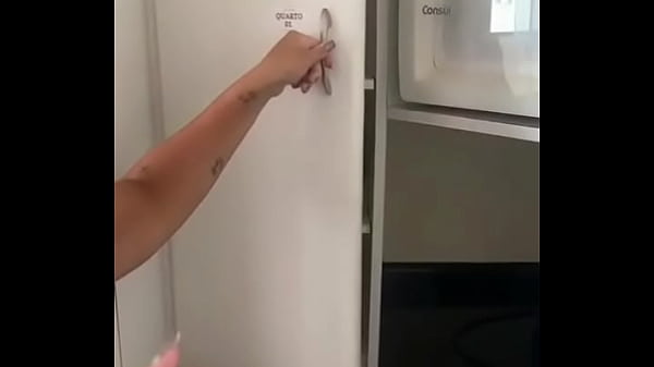 Me Exibindo Pros Pedreiros Na Sacada Da Pousada thumbnail