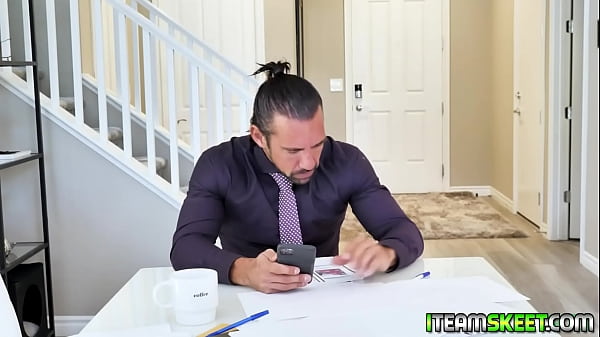 Student Natalia Nix wants to have some good fuck sesh with her teacher Johnny Castle 